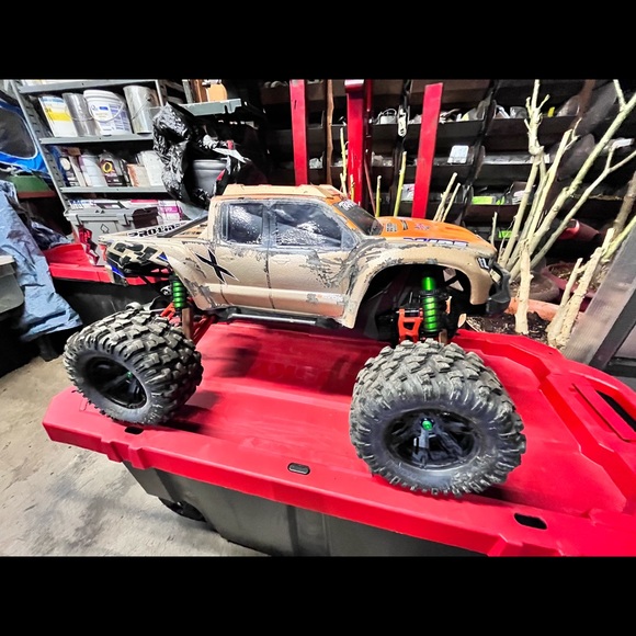 My collection of rc cars I hate to sell but n need of a new truck a real one - Picture 4 of 11